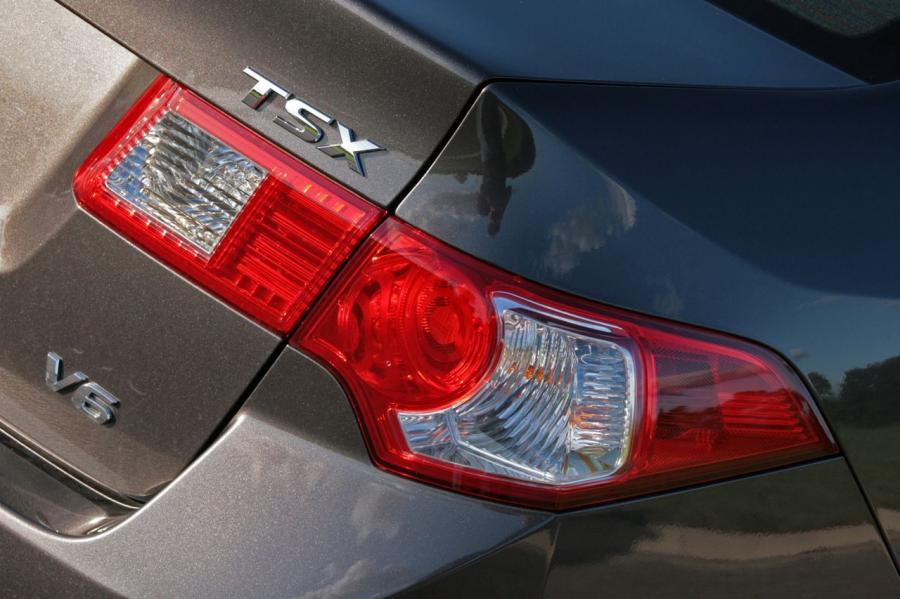 Детали экстерьера Acura TSX V6 2010 года  (фото 24 из 87)